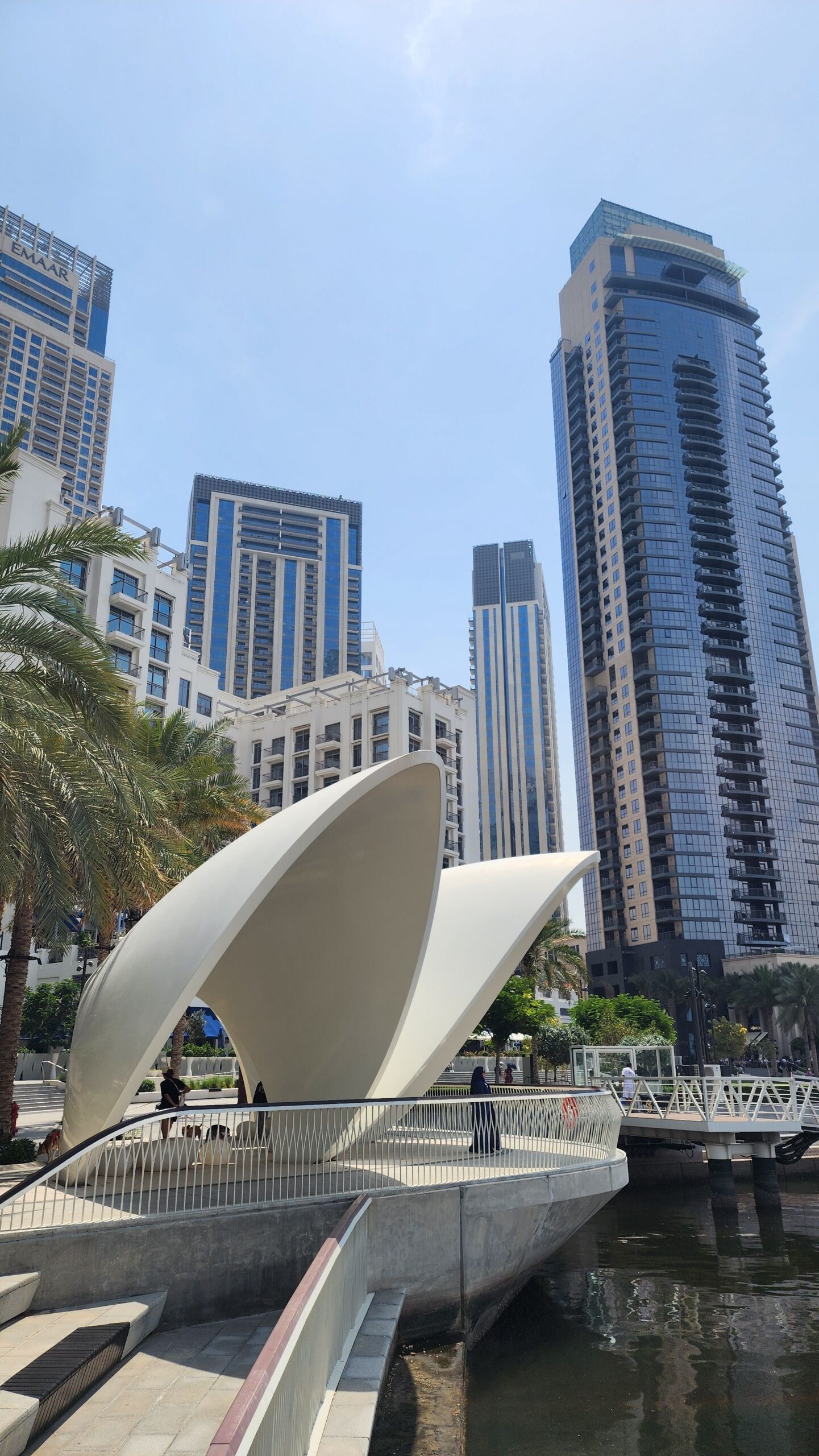 Skyline moderne de Dubaï représentant l’orientation et la planification aux EAU